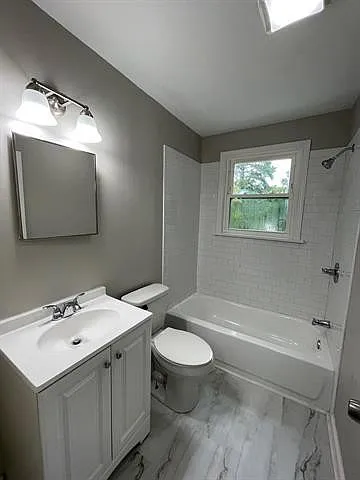 228 Lakeside Ave — Photo 4