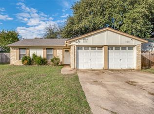 6102 Kelly Elliott Rd, Arlington, TX 76001