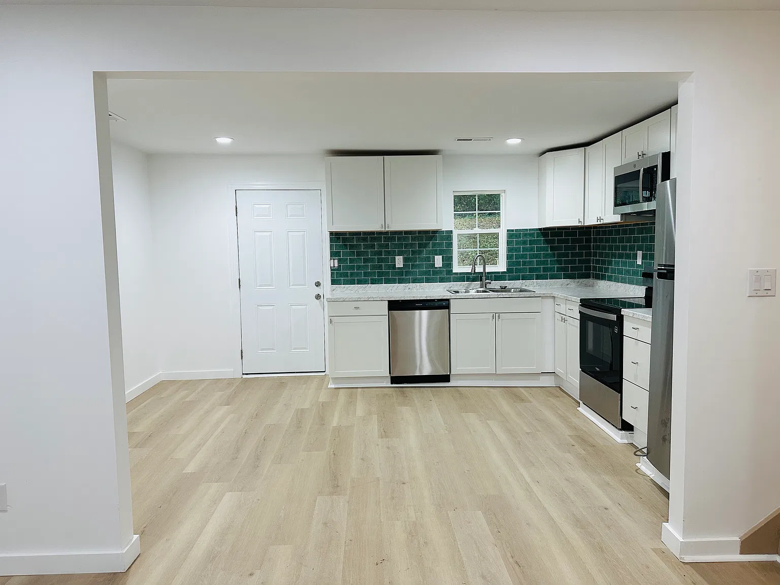 4 bed, 1320 sqft, $1,800 — Photo 3