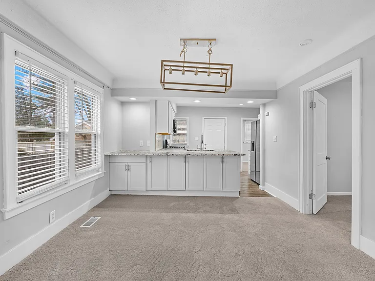 419 W Twelve Mile Rd — Photo 10