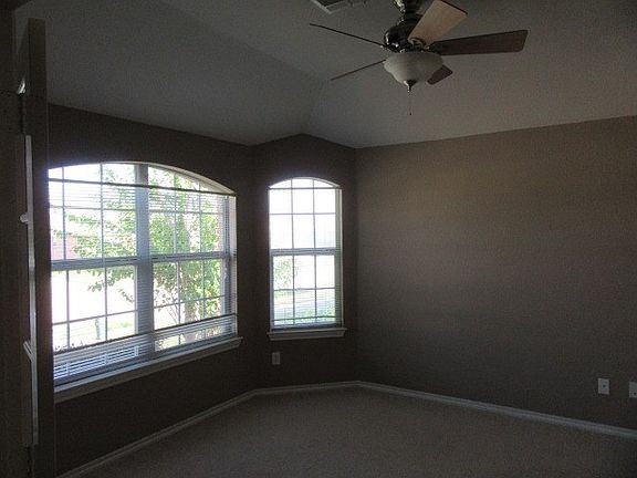 4th image of 3111 Connor Ln