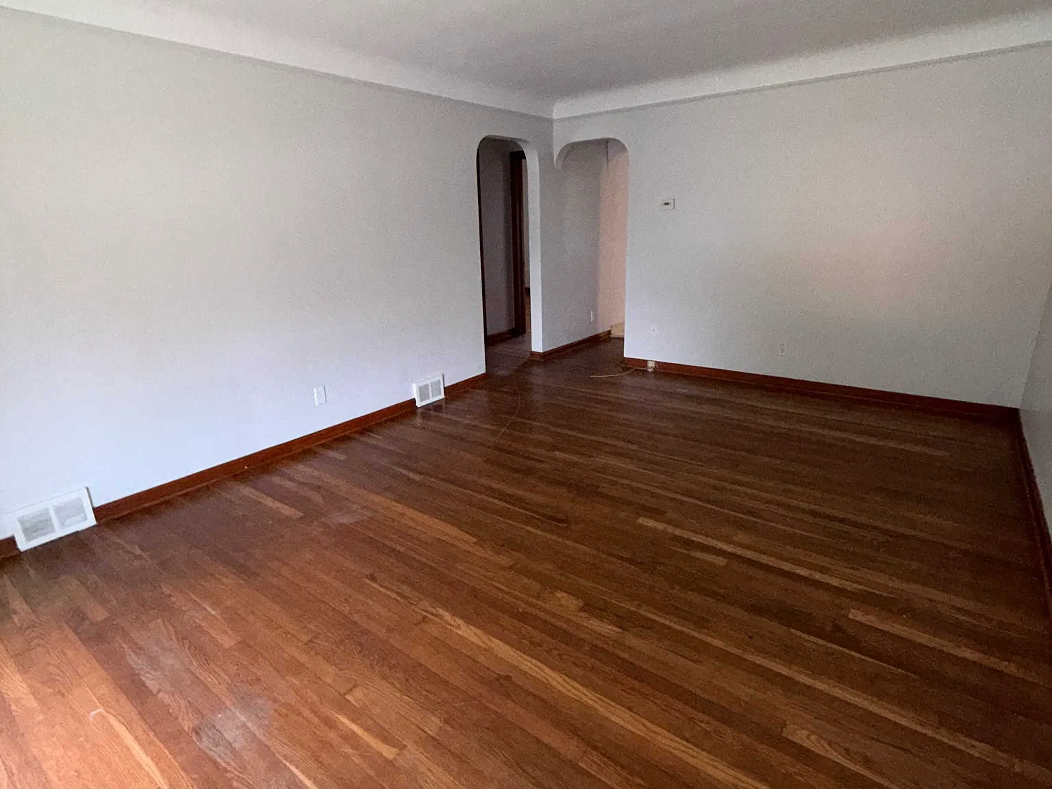 2 bed, 1.0 bath, 887 sqft, $1,350 — Photo 3