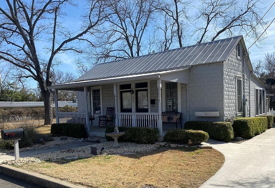 1st image of 205 E Hackberry St