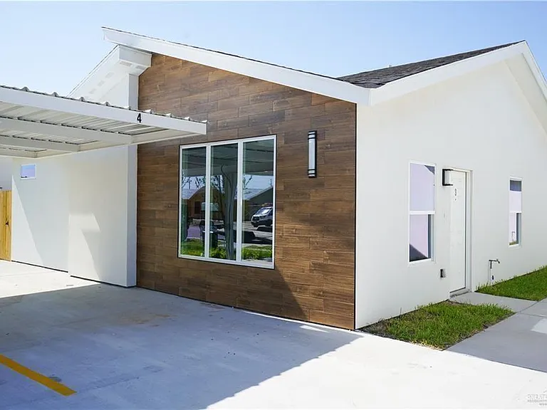 2113 E San Andrea St #1 — Photo 2