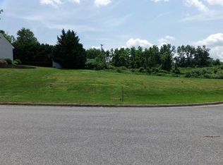 1645 Summit Dr, Waynesboro, VA 22980