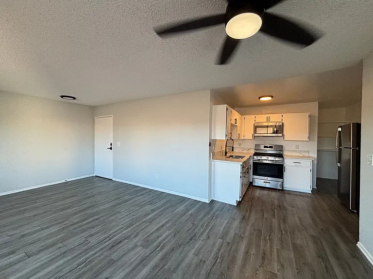 226 South Serrano — Photo 38