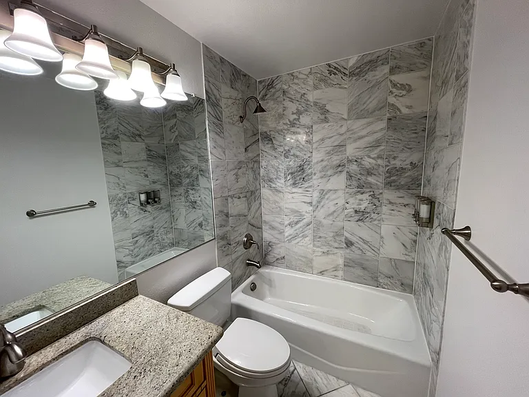 1504 Aurora Ave N #307 — Photo 8