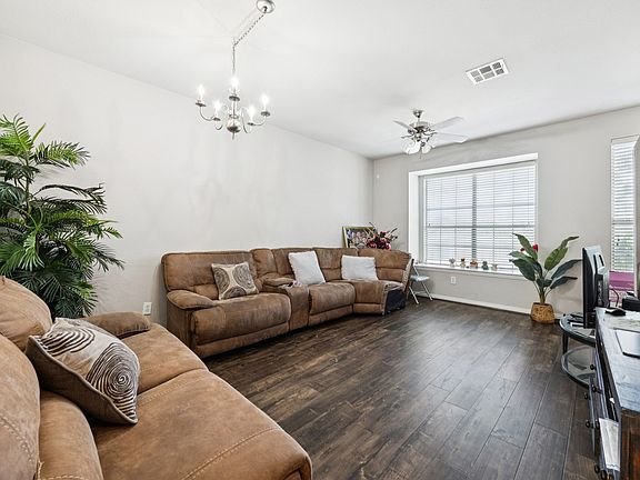 2nd image of 2564 Chambers Dr