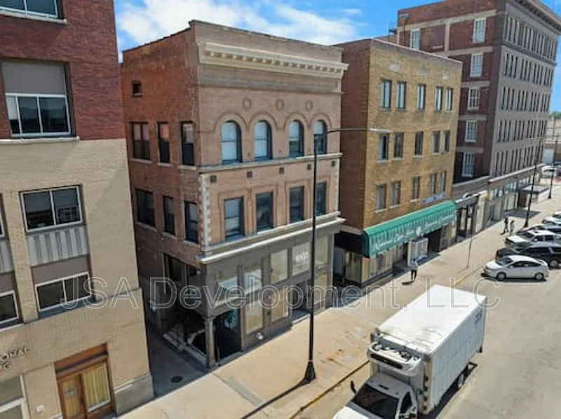 Building Photo 4