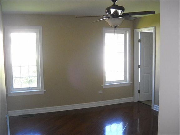 4th image of 416 N Lincoln Ln