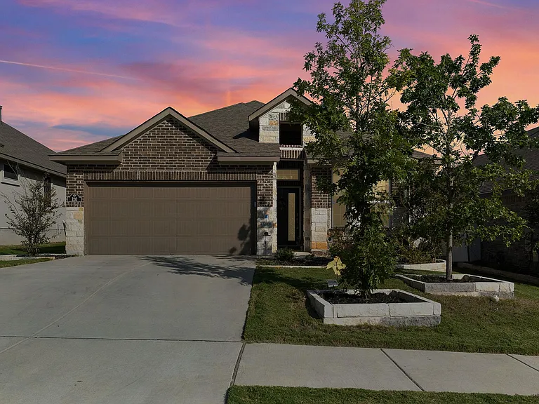 120 Upland Dr — Photo 1