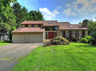444 Schoolside Ln, Guilford, CT 06437