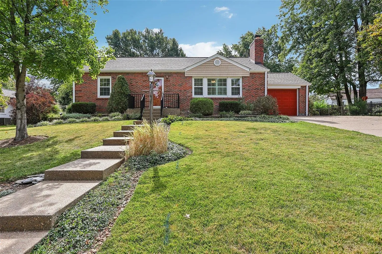 424 Sunningwell Dr photo 1