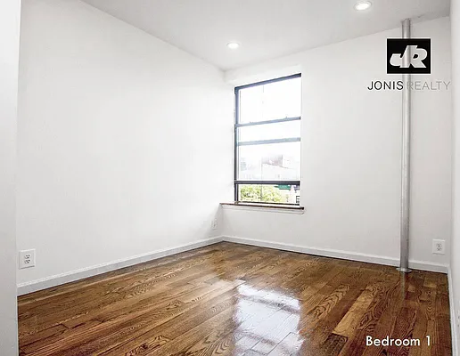 Rented by Jonis Realty | media 8