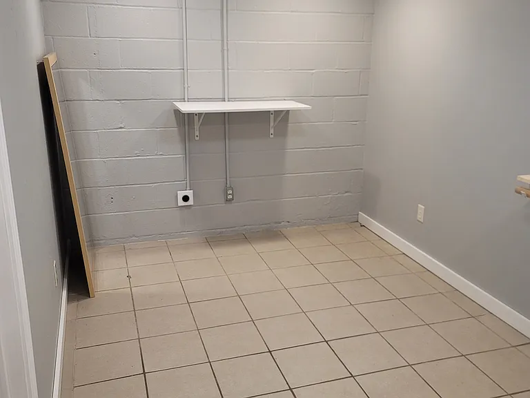 329 S Hocker Ave #R — Photo 5