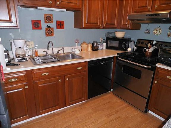 2nd image of 112C Jamestown Ct