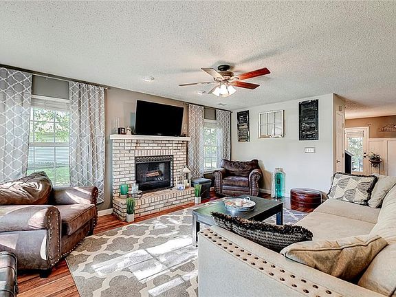 4th image of 519 Woodfield Cir
