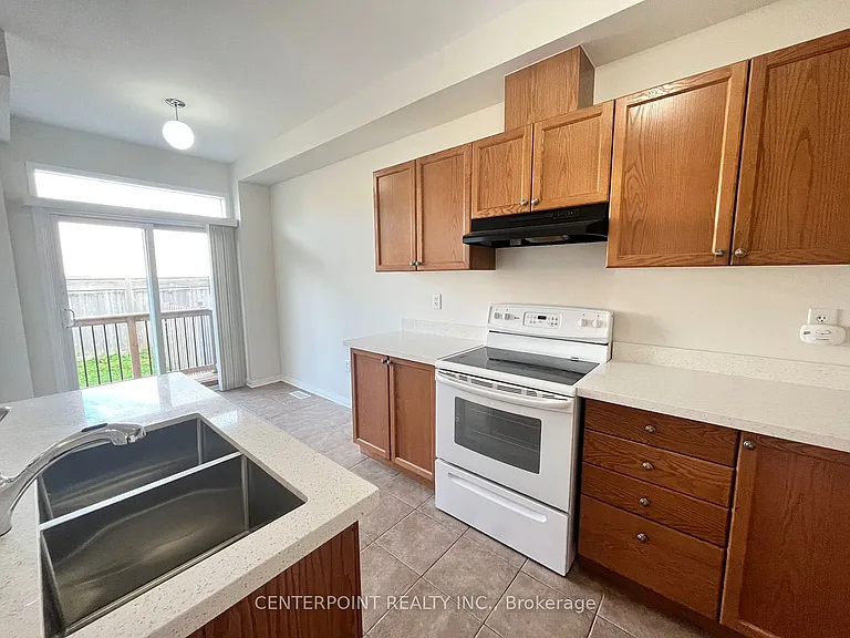 2299 Stone Glen Cres — Photo 3