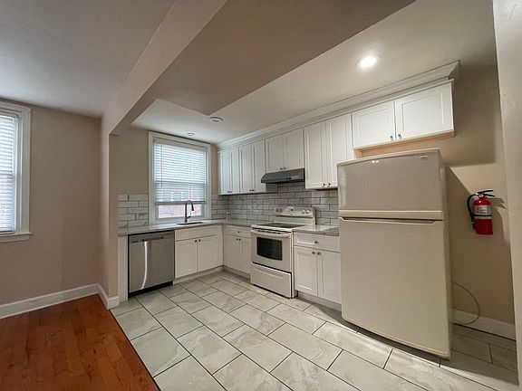 3rd image of 3406 Lansing St