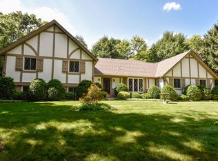 4360 S Rainbow Ct, New Berlin, WI 53146