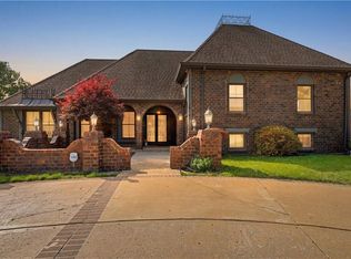 16701 E George Franklyn Dr, Independence, MO 64055