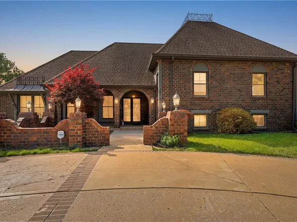 16701 E George Franklyn Dr, Independence, MO 64055
