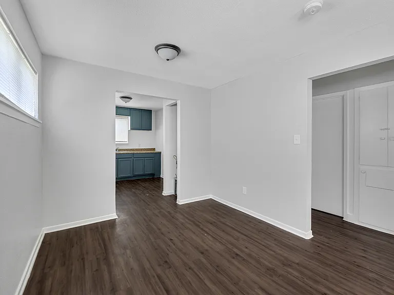 Pickfair Apartments — Photo 4