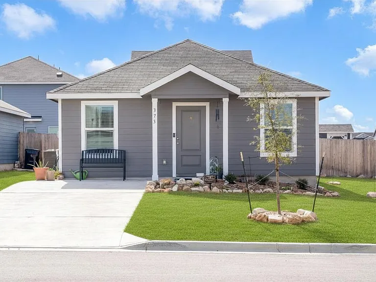 373 Cowpoke Dr — Photo 1