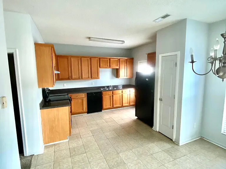 4554 Parkview Sq — Photo 3