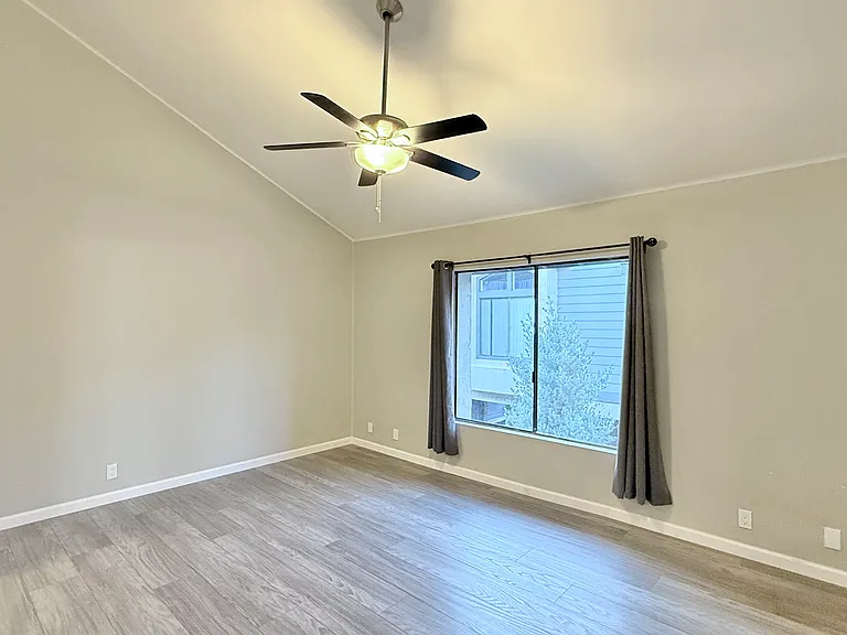 2135 E Valley Pkwy #33 — Photo 22