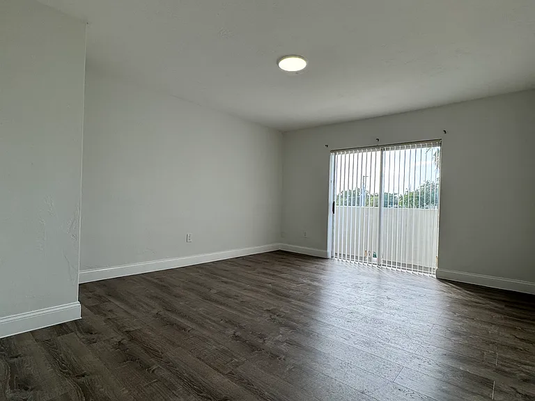 Holly House — Photo 5