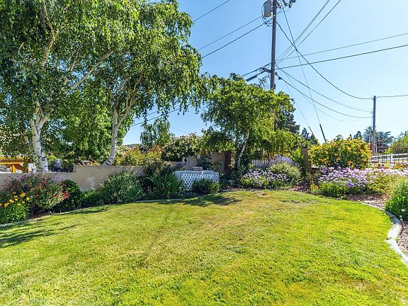 3rd image of 42602 Coolcrest Dr