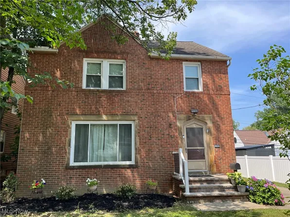 2496 Milton Rd, University Heights, OH 44118