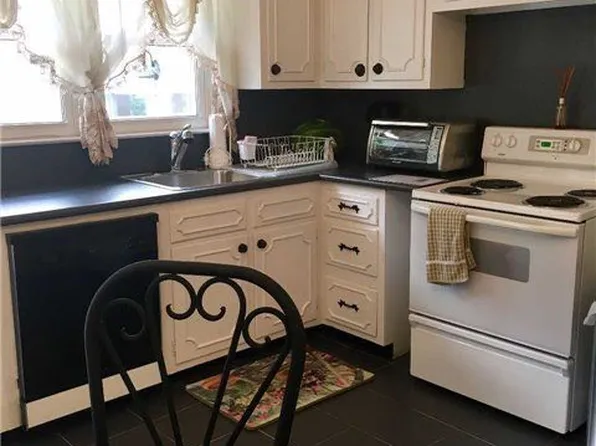 222-11 Garland Dr image 1 of 15