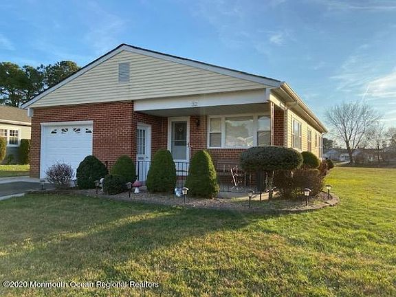 4th image of 32 Pine Valley Dr