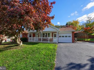 22 Locust St, Spring Grove, PA 17362