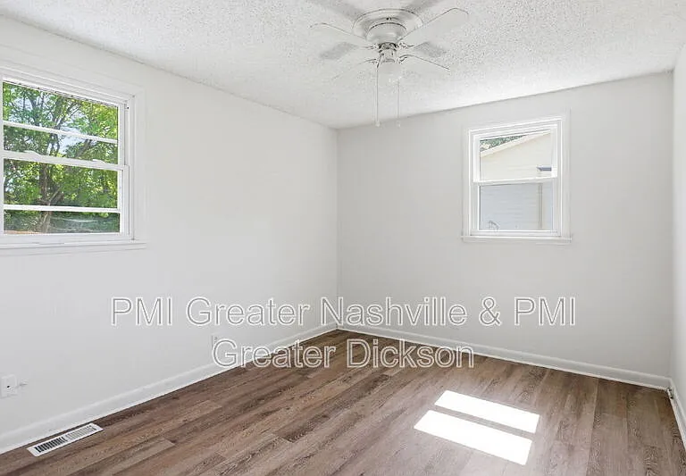 704 McPherson Dr — Photo 16