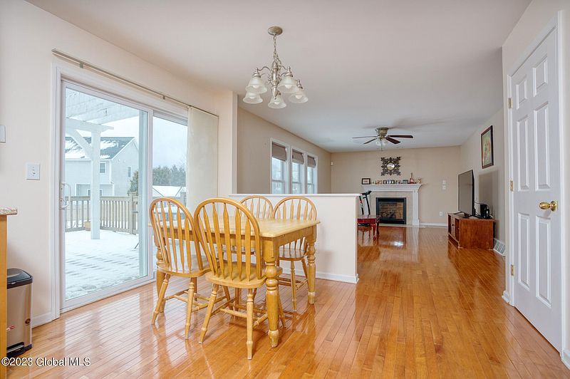 4th image of 27 Huntswood Lane
