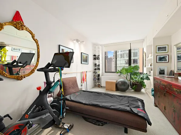 255 East 49th Street image 7 of 8