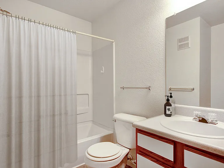 Sterling Park Apartments — Photo 23