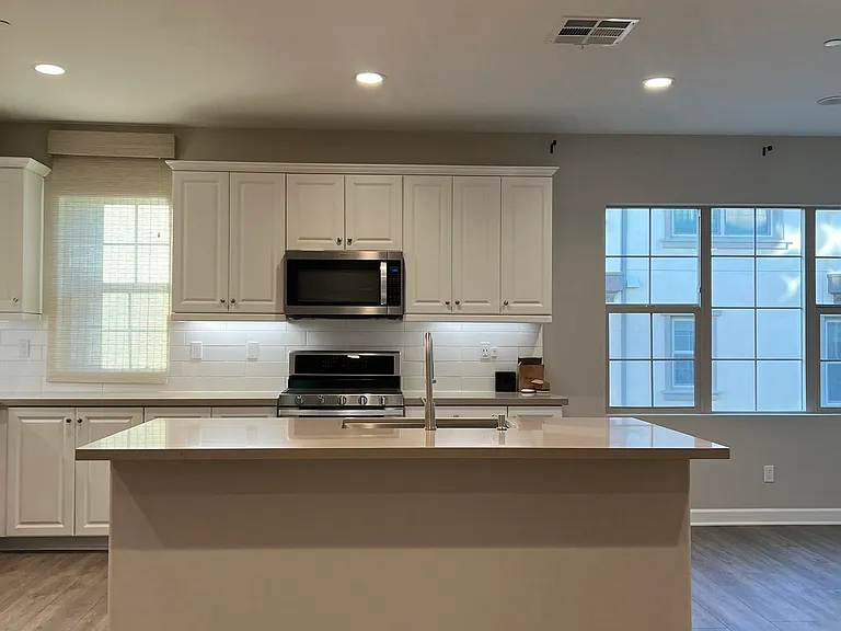 907 Slate St — Photo 8