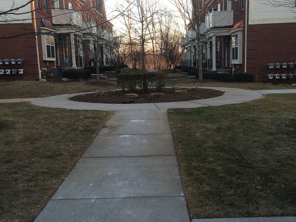 1st image of 1129 Fountain View Cir #1A