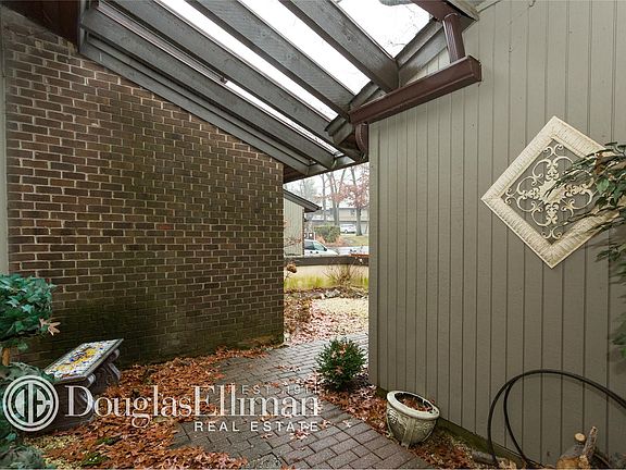 2nd image of 332 Doral Ct