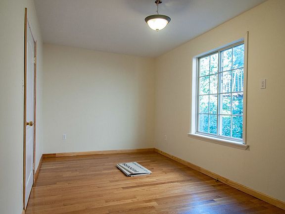 2nd image of 102 Jefferson St #1