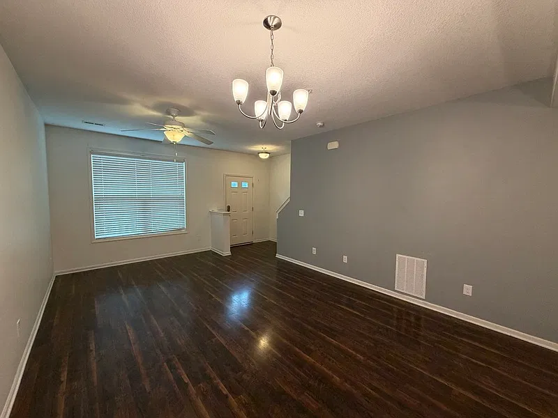 3 bed, 2.5 bath, 1636 sqft, $2,000 — Photo 4