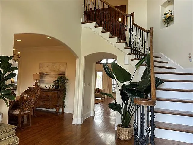 55 Bretton Way — Photo 3