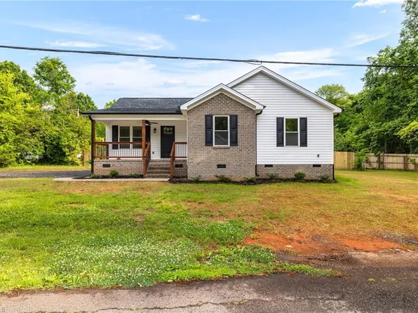 1132 Lawson St, Eden, NC 27288