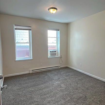 4th image of 124 W Potomac St