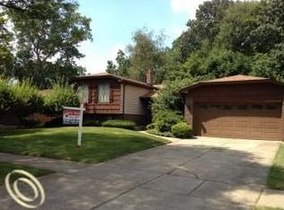 3641 Sandburg Dr, Troy, MI 48083