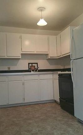 3rd image of 18739 Roscommon St
